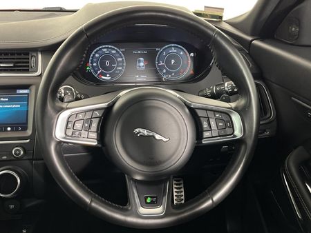 2020-Jaguar-E-Pace-D240-20D-SE-177kW_11