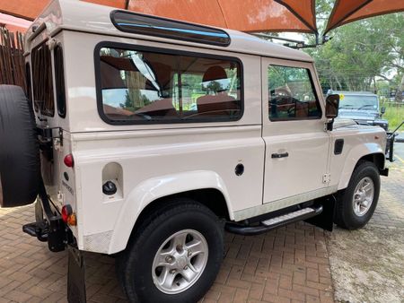 2009-Land-Rover-Defender-90-Puma-Station-Wagon_6