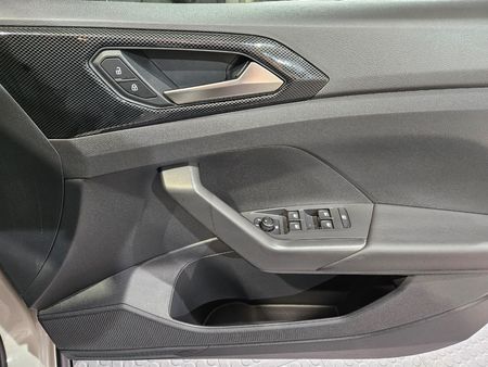 2025-Volkswagen-T-Cross-10-TSI-Auto_11