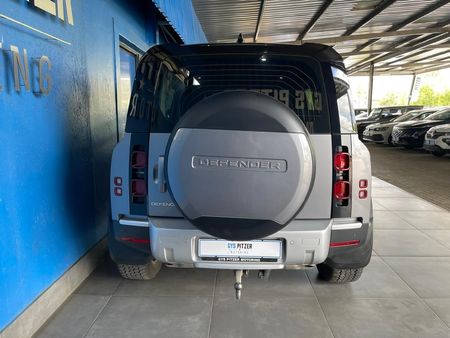 2024-Land-Rover-Defender-110-D250-SE_10