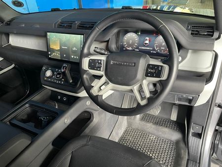 2024-Land-Rover-Defender-110-D250-SE_3
