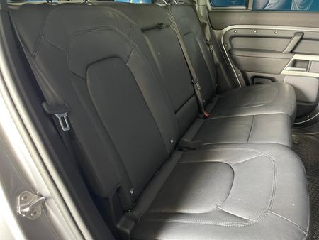 2024-Land-Rover-Defender-110-D250-SE_7