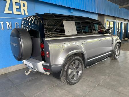 2024-Land-Rover-Defender-110-D250-SE_8