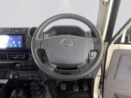 2020-Toyota-Land-Cruiser-76-45-D-V8-Station-Wagon_9