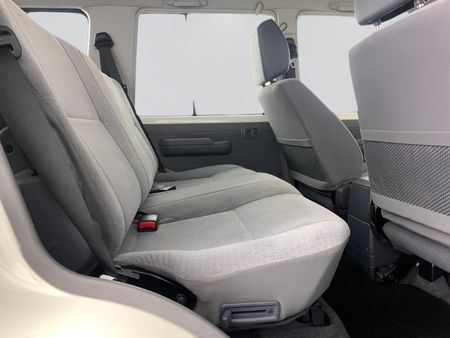 2020-Toyota-Land-Cruiser-76-45-D-V8-Station-Wagon_12