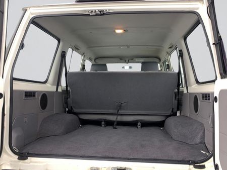 2020-Toyota-Land-Cruiser-76-45-D-V8-Station-Wagon_13