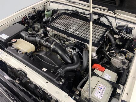 2020-Toyota-Land-Cruiser-76-45-D-V8-Station-Wagon_16