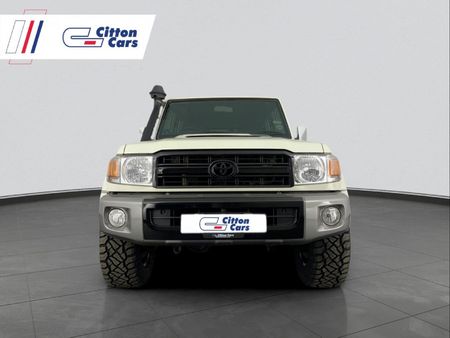 2020-Toyota-Land-Cruiser-76-45-D-V8-Station-Wagon_1