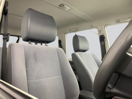 2020-Toyota-Land-Cruiser-76-45-D-V8-Station-Wagon_20