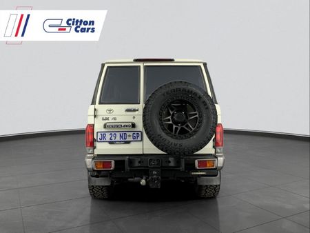 2020-Toyota-Land-Cruiser-76-45-D-V8-Station-Wagon_4