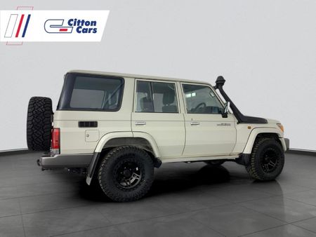 2020-Toyota-Land-Cruiser-76-45-D-V8-Station-Wagon_5