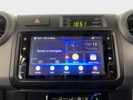 2020-Toyota-Land-Cruiser-76-45-D-V8-Station-Wagon_6