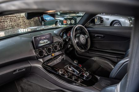 2019-Mercedes-AMG-GT-R_13