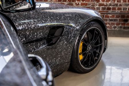 2019-Mercedes-AMG-GT-R_4
