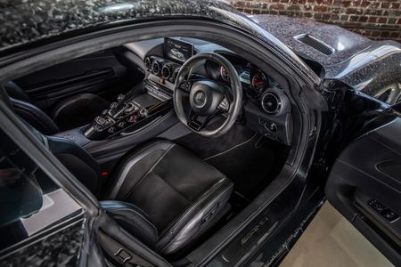 2019-Mercedes-AMG-GT-R_5