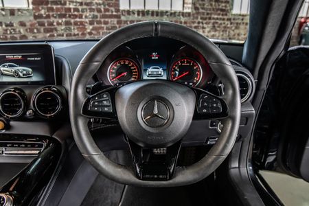 2019-Mercedes-AMG-GT-R_6