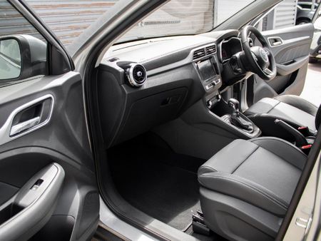 2026-MG-ZS-15-Delux-Auto_14