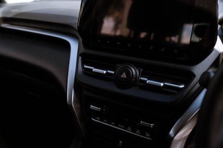 2026-Toyota-Urban-Cruiser-15-XR-Auto_15