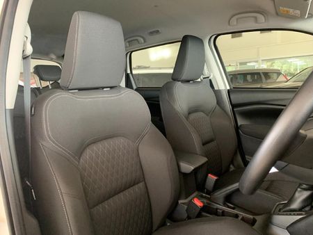 2026-Toyota-Urban-Cruiser-15-XR-Auto_6