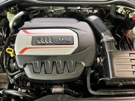 2019-Audi-TT-S-Coupe-quattro-Auto-228kW_9