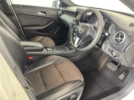 2016-Mercedes-Benz-A-Class-A-200d-Style-Auto_9