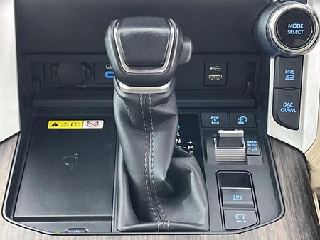 2022-Toyota-Land-Cruiser-300-V6-35-T-ZX_10
