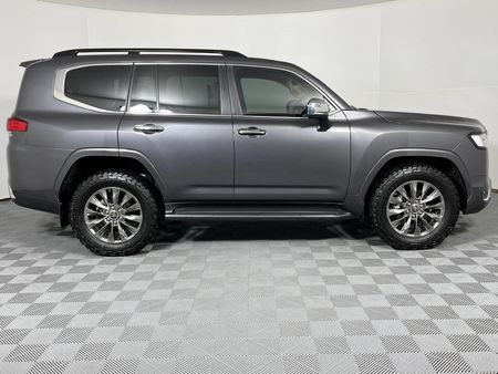 2022-Toyota-Land-Cruiser-300-V6-35-T-ZX_18