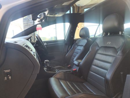 2015-Volkswagen-Golf-VII-20-TSI-R-Auto_10