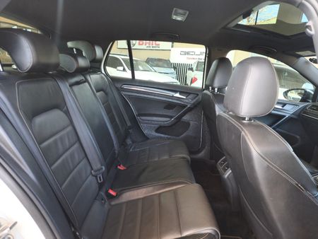2015-Volkswagen-Golf-VII-20-TSI-R-Auto_13