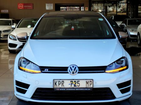 2015-Volkswagen-Golf-VII-20-TSI-R-Auto_2