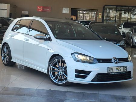 2015-Volkswagen-Golf-VII-20-TSI-R-Auto_7