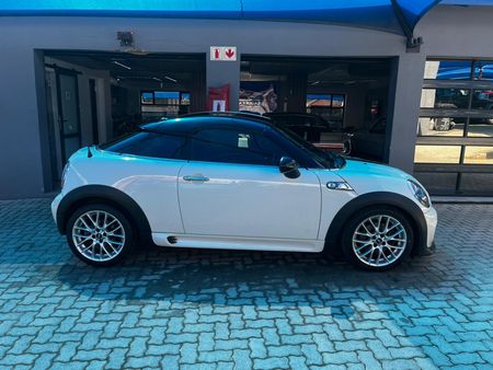 2013-MINI-Coupe-Cooper-S_17