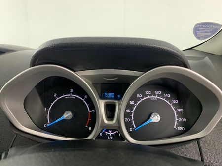 2014-Ford-EcoSport-15-TDCi-Titanium_10
