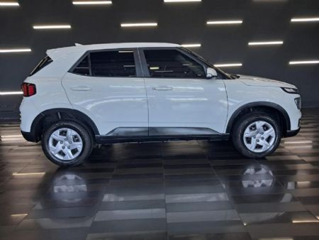 2023-Hyundai-Venue-12-Motion_11