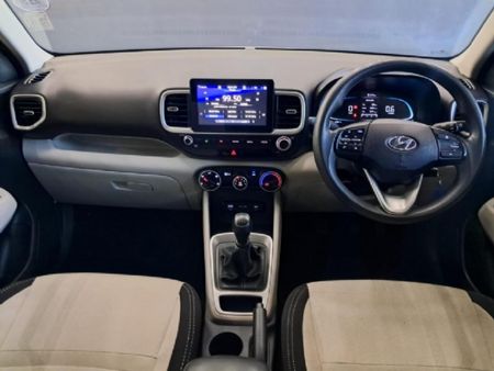 2023-Hyundai-Venue-12-Motion_19