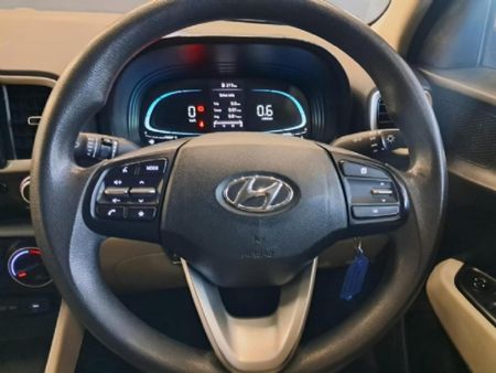 2023-Hyundai-Venue-12-Motion_21
