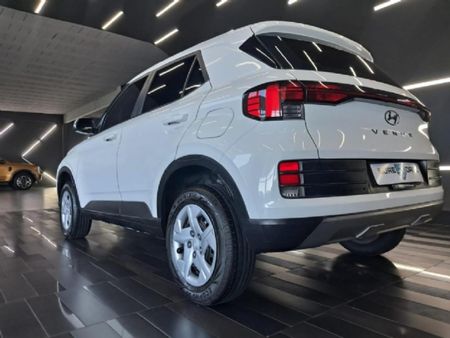 2023-Hyundai-Venue-12-Motion_4