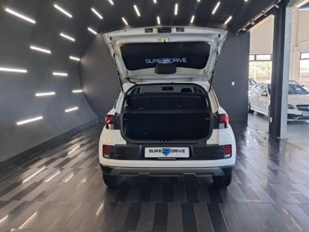 2023-Hyundai-Venue-12-Motion_7