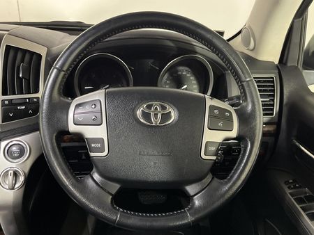 2015-Toyota-Land-Cruiser-200-45-D-V8-VX-Auto_10