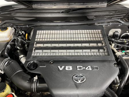 2015-Toyota-Land-Cruiser-200-45-D-V8-VX-Auto_11