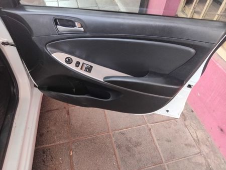 2019-Hyundai-Accent-16-GLS-Fluid_9