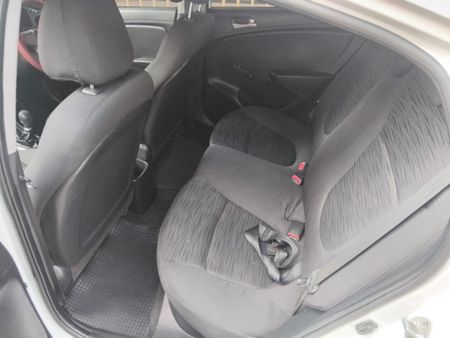 2019-Hyundai-Accent-16-GLS-Fluid_7
