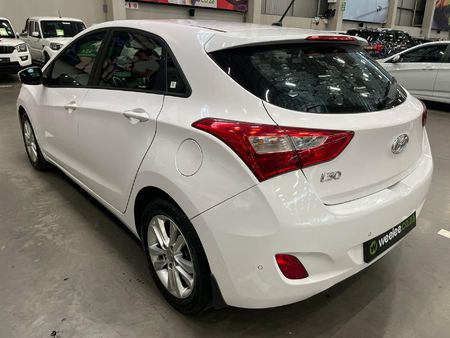 2015-Hyundai-i30-16-GLS-Premium-Auto_4