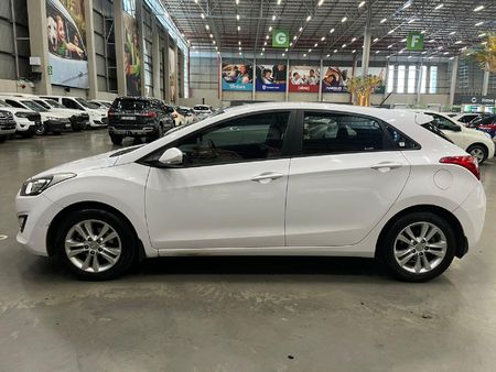 2015-Hyundai-i30-16-GLS-Premium-Auto_5