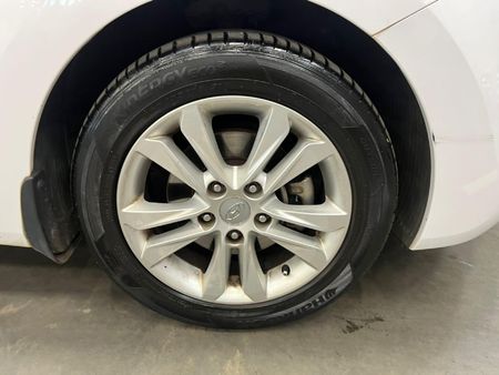 2015-Hyundai-i30-16-GLS-Premium-Auto_8