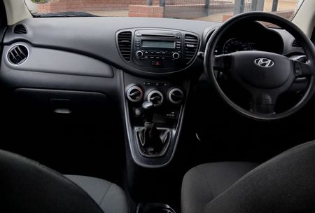 2016-Hyundai-i10-11-GLS-Motion_4