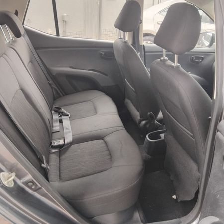 2016-Hyundai-i10-11-GLS-Motion_5