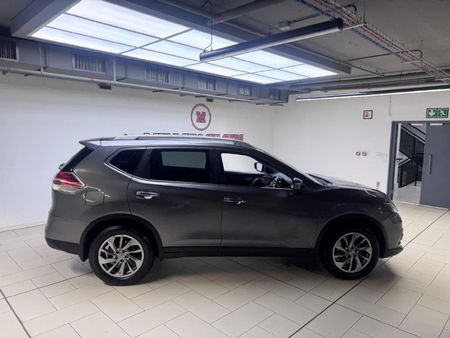 2015-Nissan-X-Trail-25-SE-4x4-Auto_5