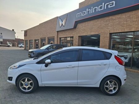 2017-Ford-Fiesta-10-EcoBoost-Trend-5-dr_2
