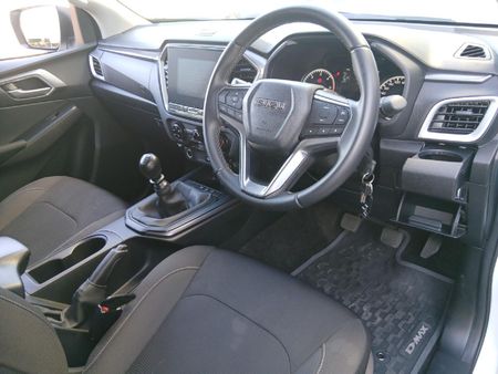 2026-Isuzu-D-Max-30-DDI-LS-4x4-Double-Cab_9